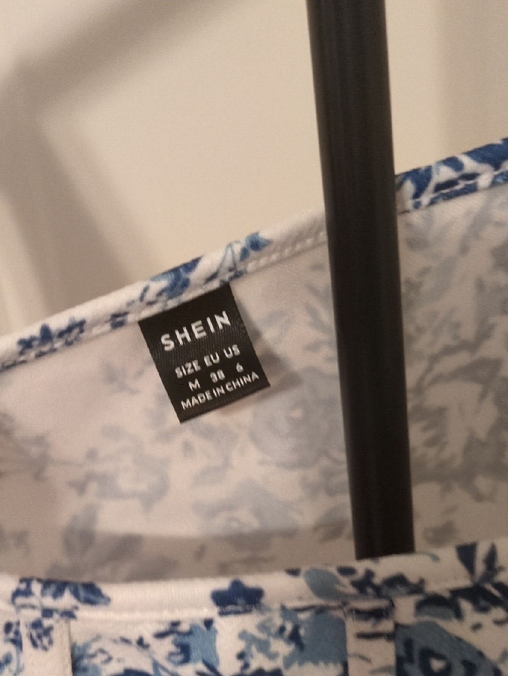 White Cropped Tank Top with Blue Floral Print - Picture 2 of 3